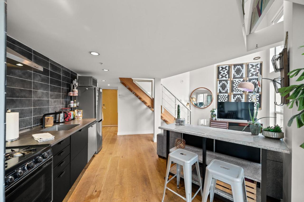 Rare Find Loft With Full Kitchen At Heart Of Downtown Apartment Vancouver Ngoại thất bức ảnh